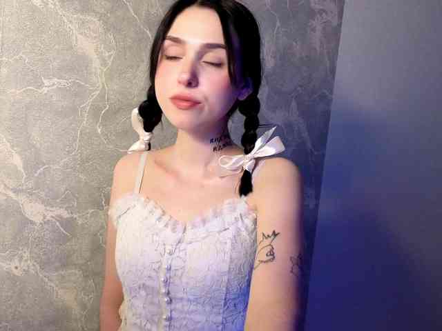 Lola-Aura webcam