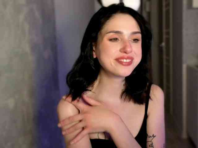 Lola-Aura webcam