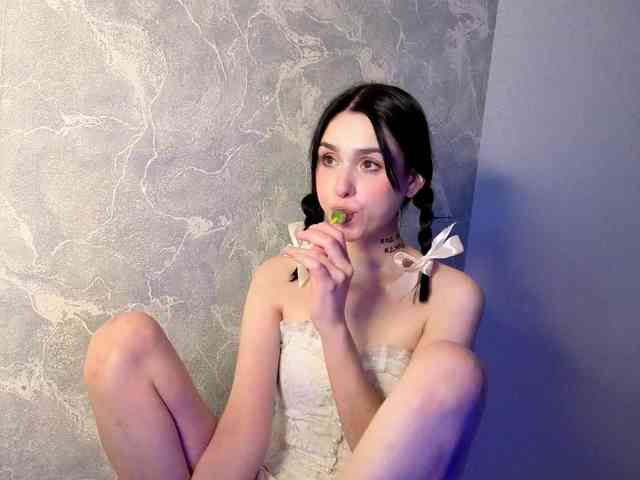 Lola-Aura webcam