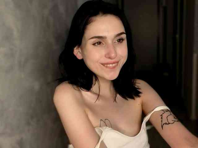 Lola-Aura webcam