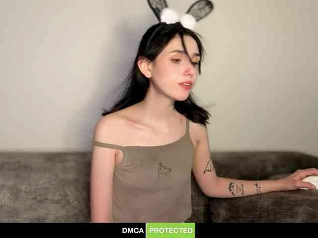 Lola-Aura webcam