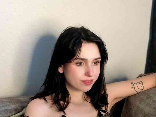 Lola-Aura webcam