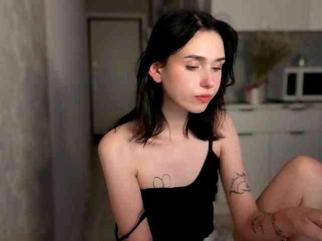 Lola-Aura webcam