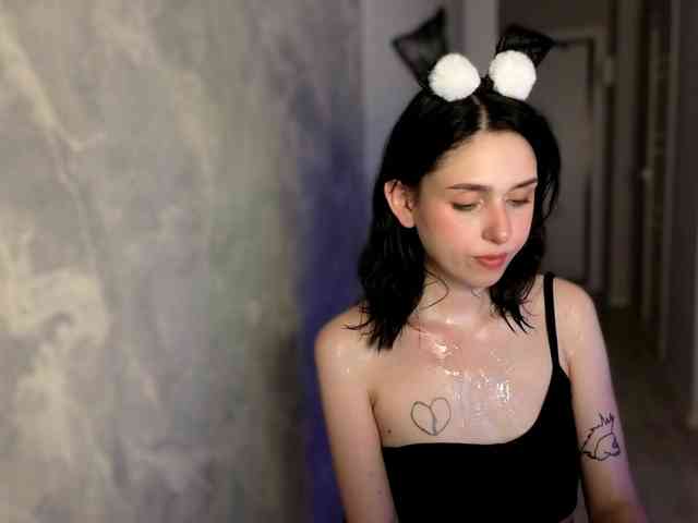Lola-Aura webcam