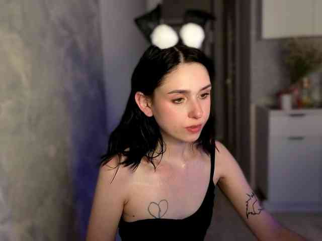 Lola-Aura webcam