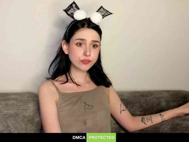 Lola-Aura webcam