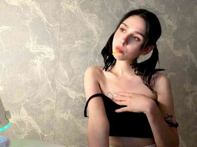 Lola-Aura webcam