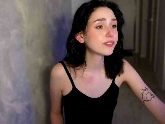 Lola-Aura webcam