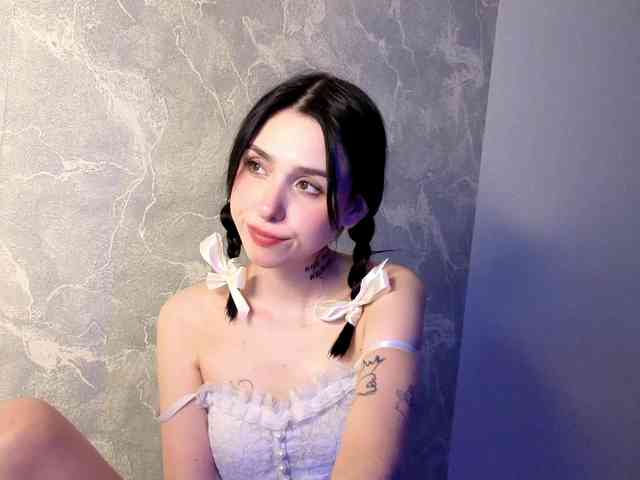 Lola-Aura webcam