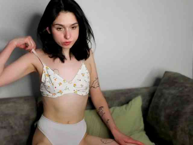 Lola-Aura webcam