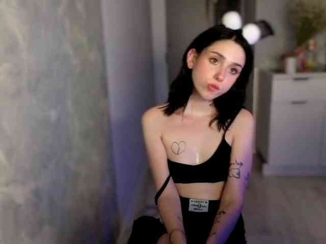 Lola-Aura webcam