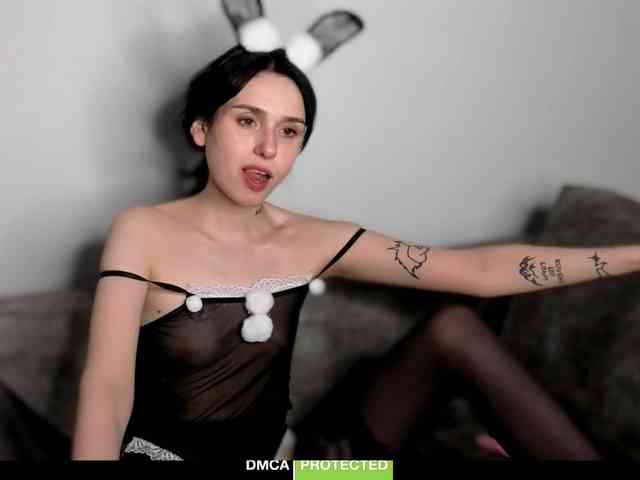 Lola-Aura webcam