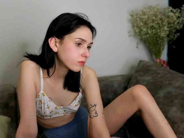 Lola-Aura webcam
