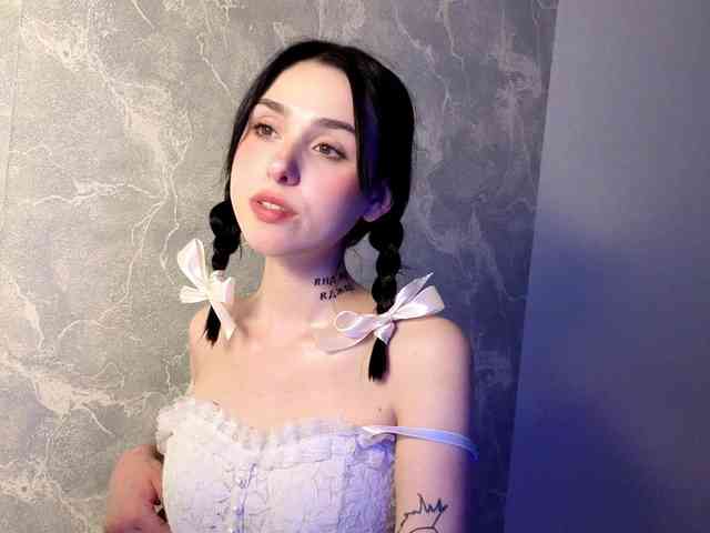 Lola-Aura webcam