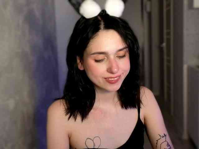 Lola-Aura webcam
