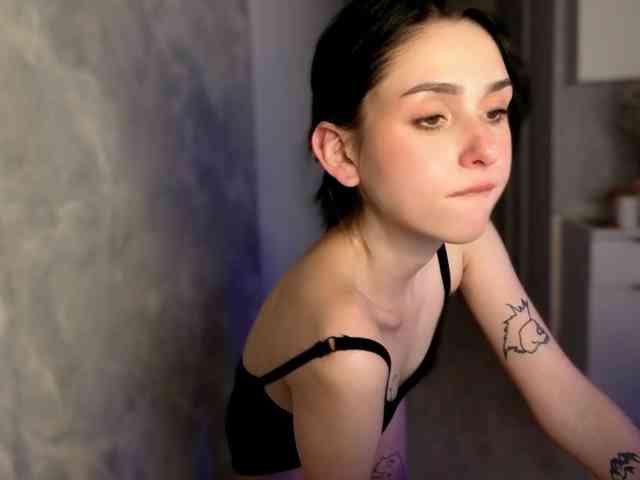 Lola-Aura webcam