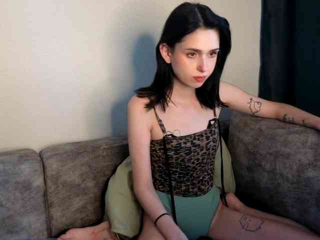 Lola-Aura webcam