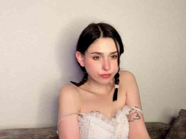 Lola-Aura webcam