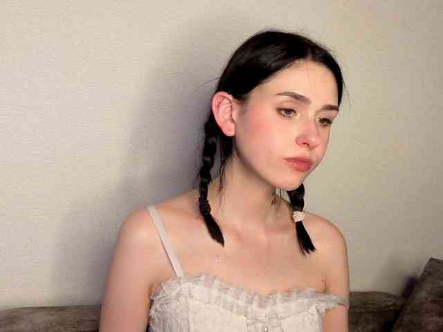 Lola-Aura webcam