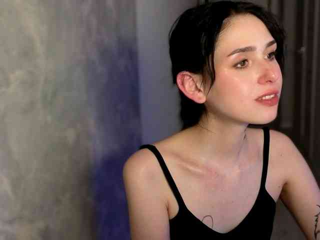 Lola-Aura webcam