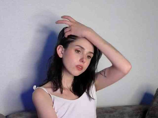 Lola-Aura webcam