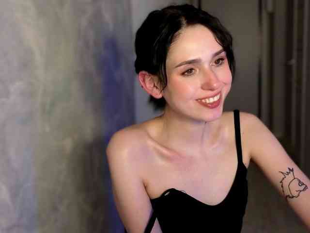 Lola-Aura webcam