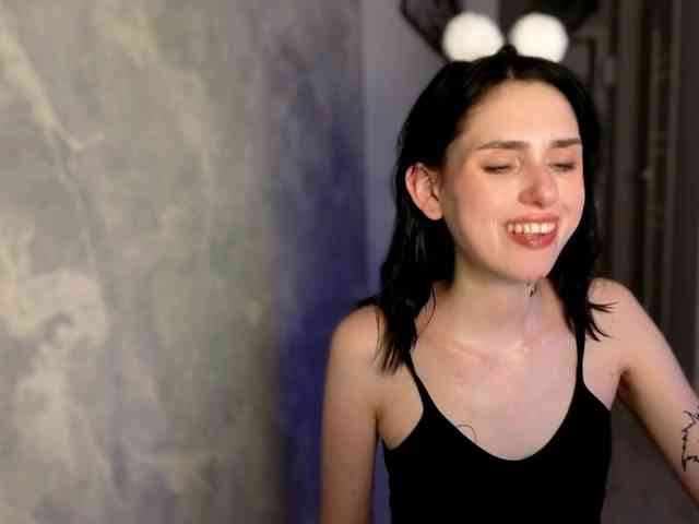 Lola-Aura webcam