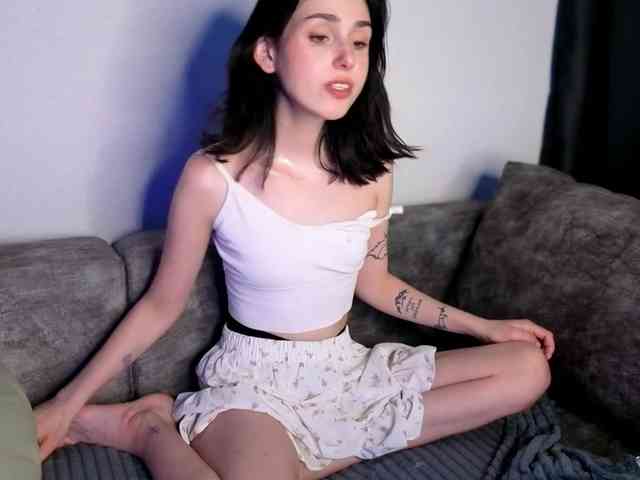 Lola-Aura webcam