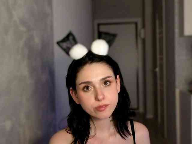 Lola-Aura webcam