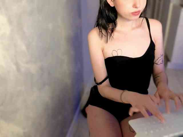 Lola-Aura webcam