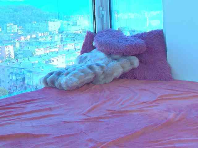 CrystalDomme webcam
