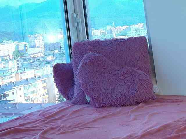 CrystalDomme webcam
