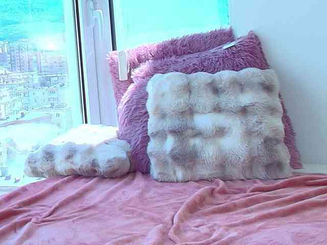 CrystalDomme webcam