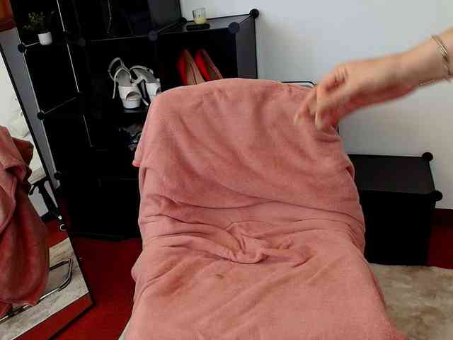 CrystalDomme webcam