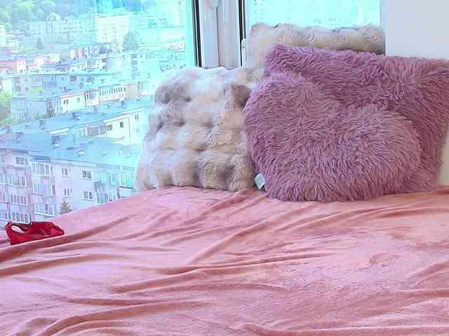 CrystalDomme webcam