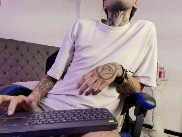 TojiZenni Live Webcam on BongaCams