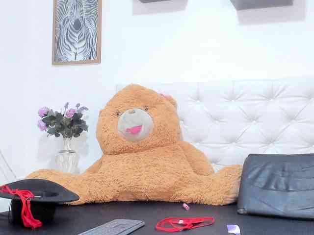 LuisaSterling webcam