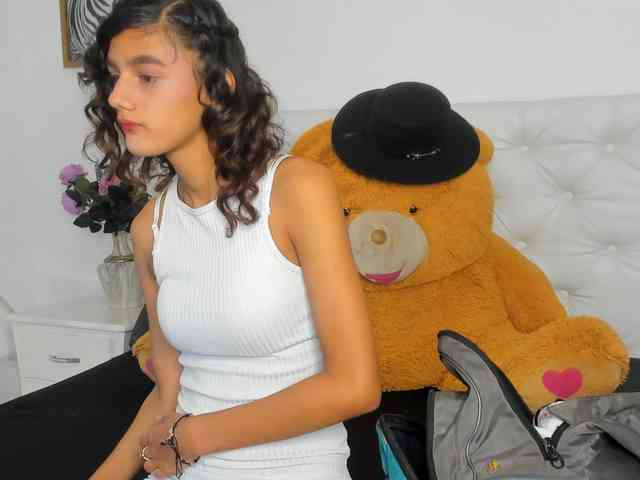LuisaSterling webcam