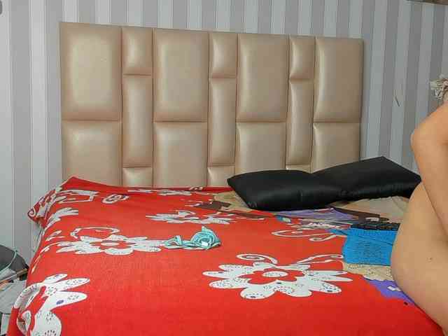 LuisaSterling webcam