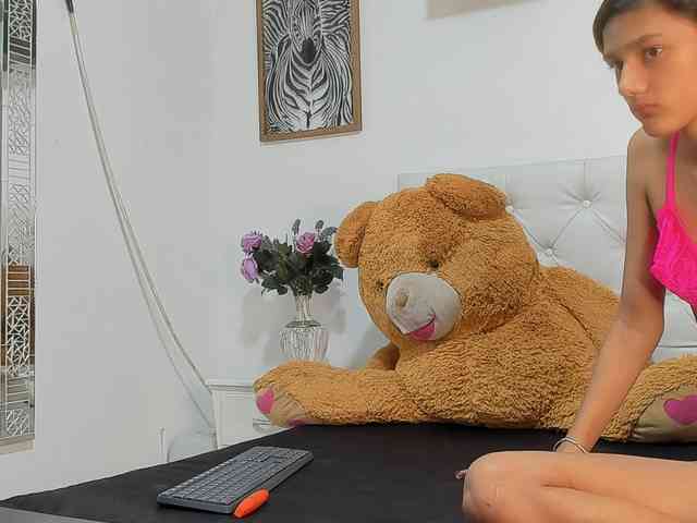 LuisaSterling webcam