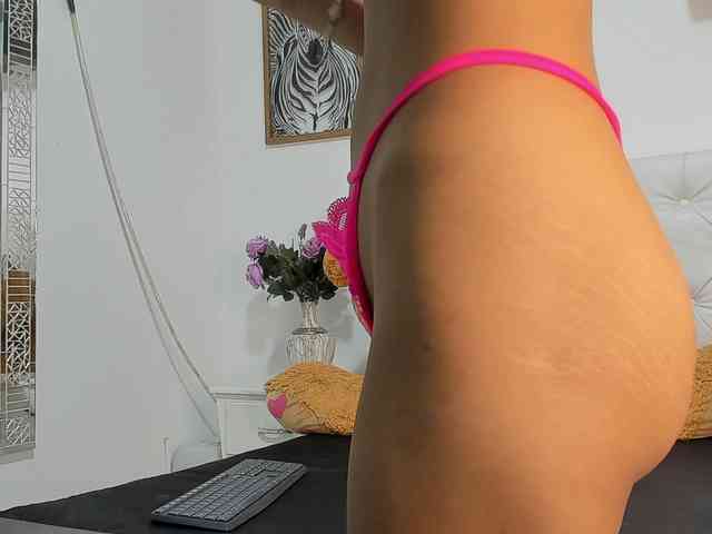 LuisaSterling webcam