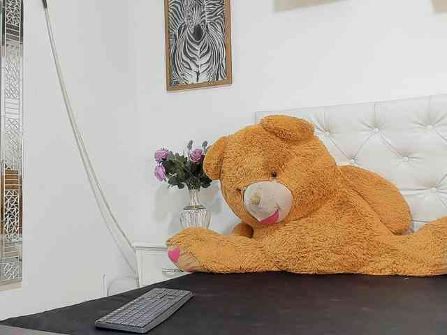 LuisaSterling webcam