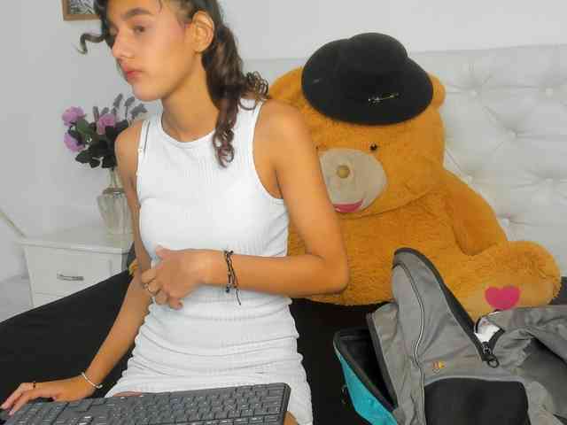 LuisaSterling webcam