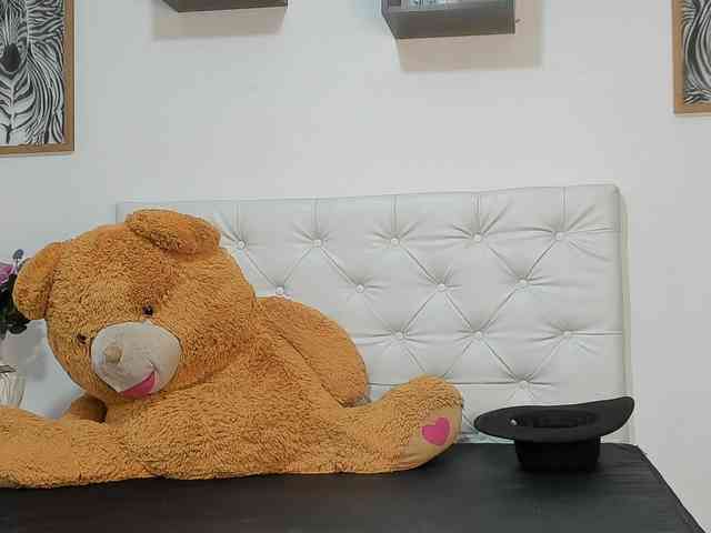 LuisaSterling webcam