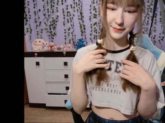 Mikka-Mi live female cam on bongacams