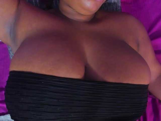 KENISHA-XXX live cam on BongaCams