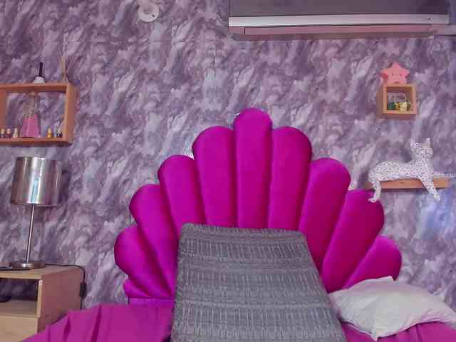 KENISHA-XXX Live Webcam on BongaCams