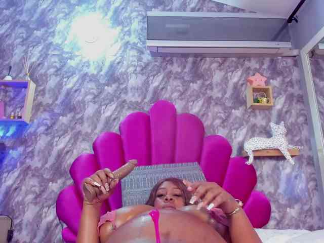 Modella: KENISHA-XXX