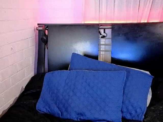 ELowen_Thorne webcam
