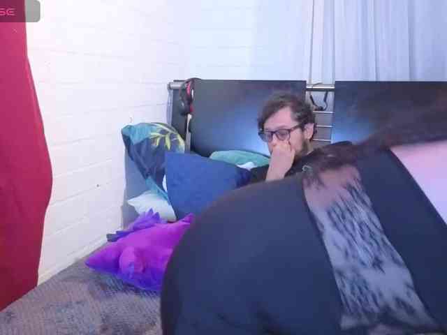 ELowen_Thorne webcam